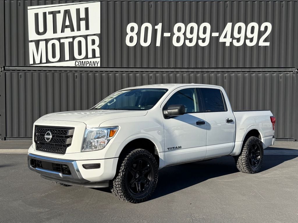 2023 Nissan Titan SV