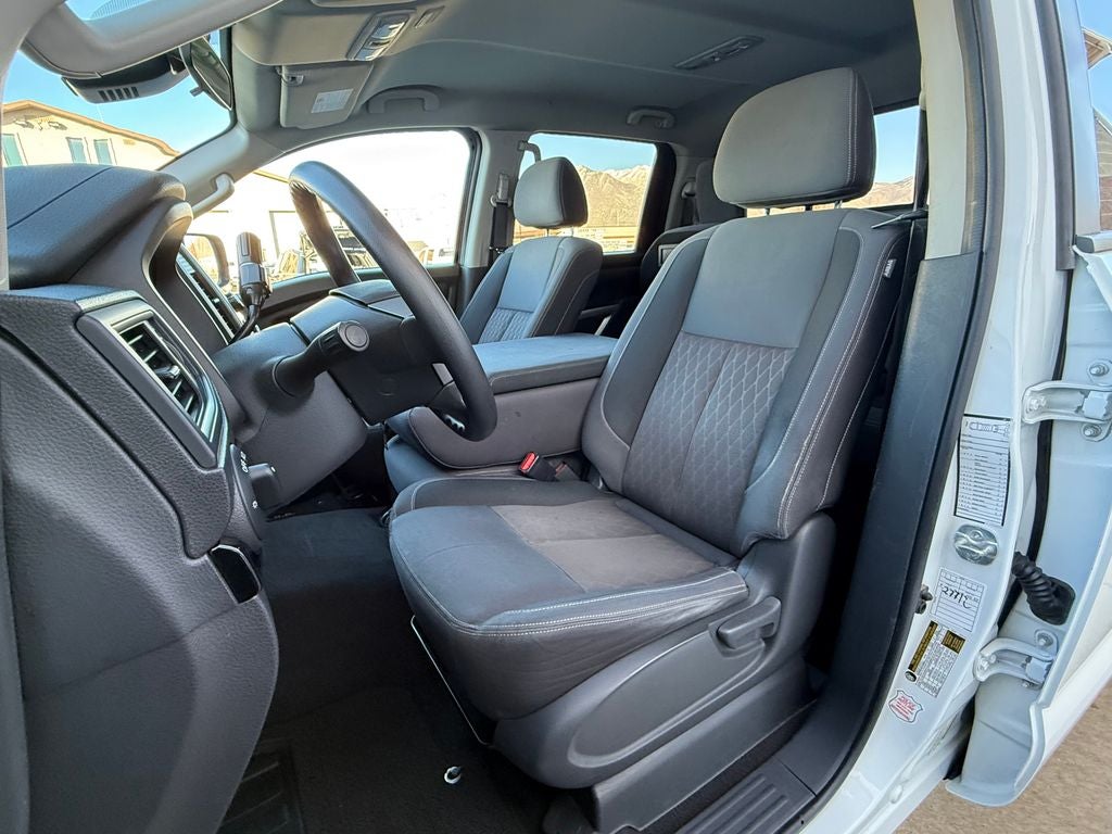 2023 Nissan Titan SV