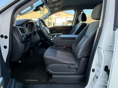 2023 Nissan Titan SV