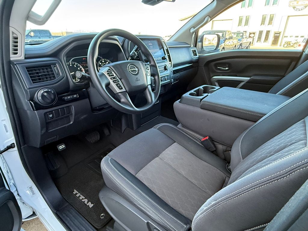 2023 Nissan Titan SV