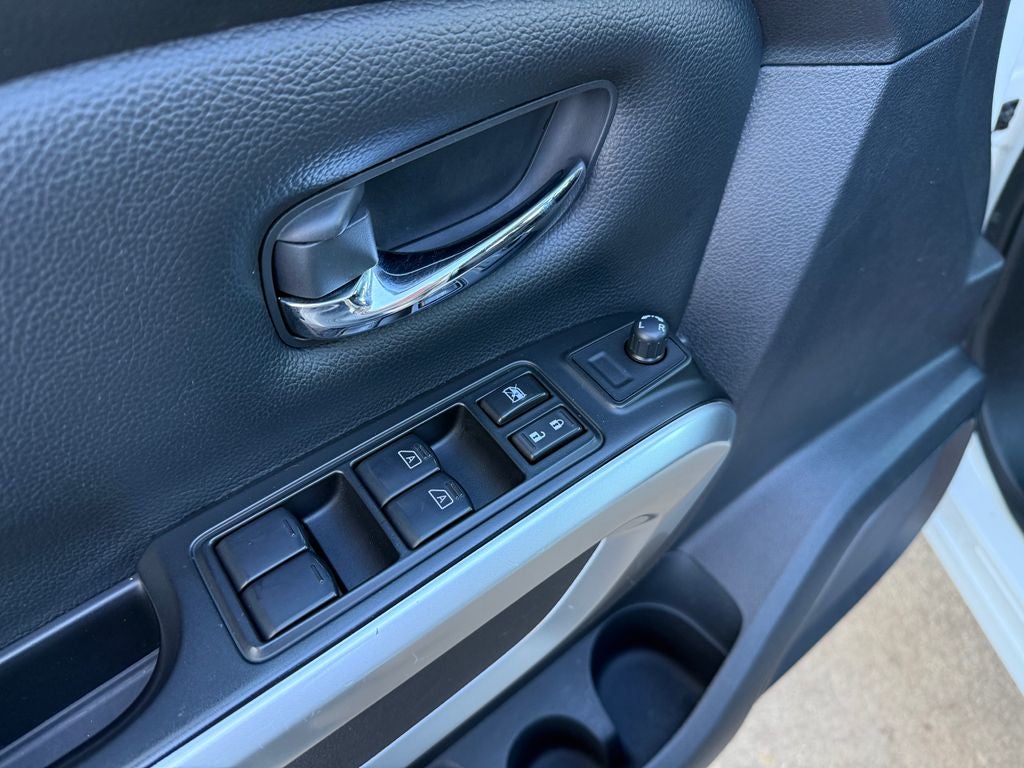 2023 Nissan Titan SV