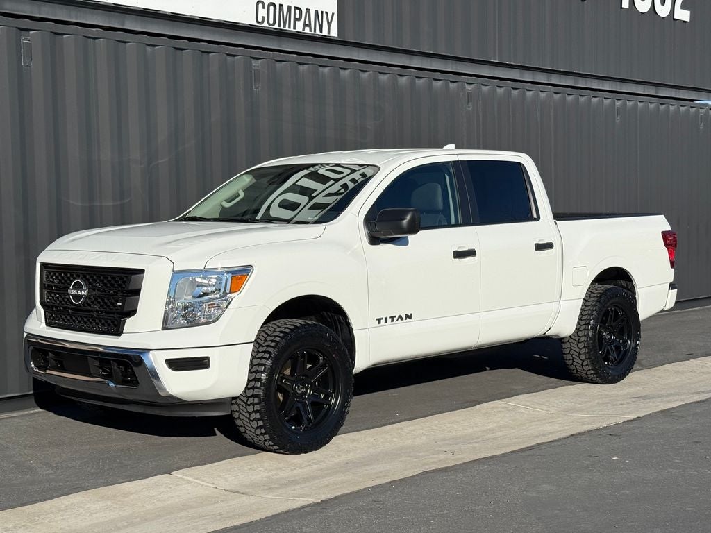 2023 Nissan Titan SV