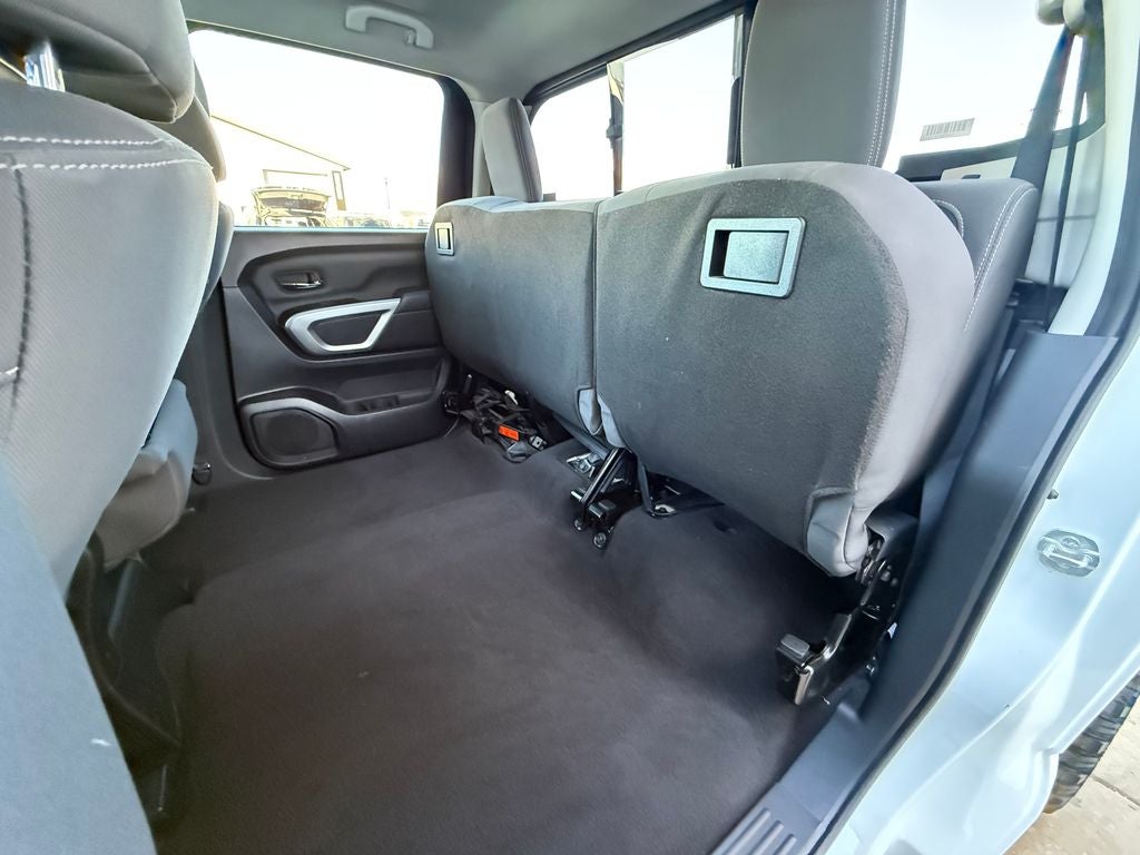 2023 Nissan Titan SV