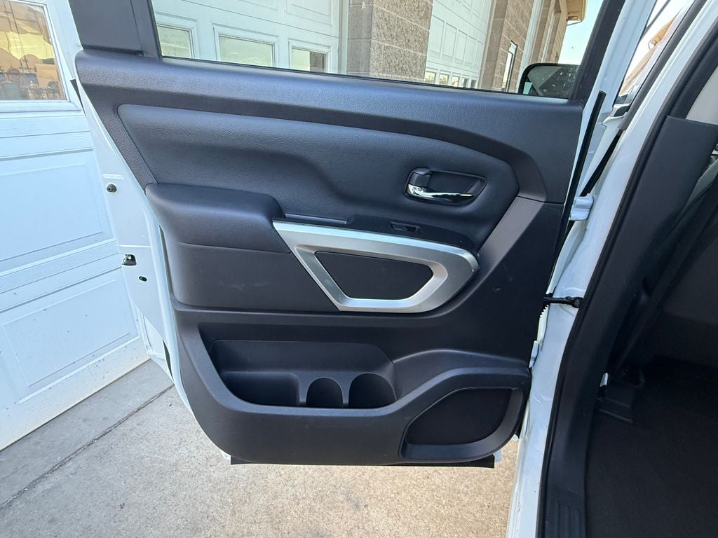 2023 Nissan Titan SV