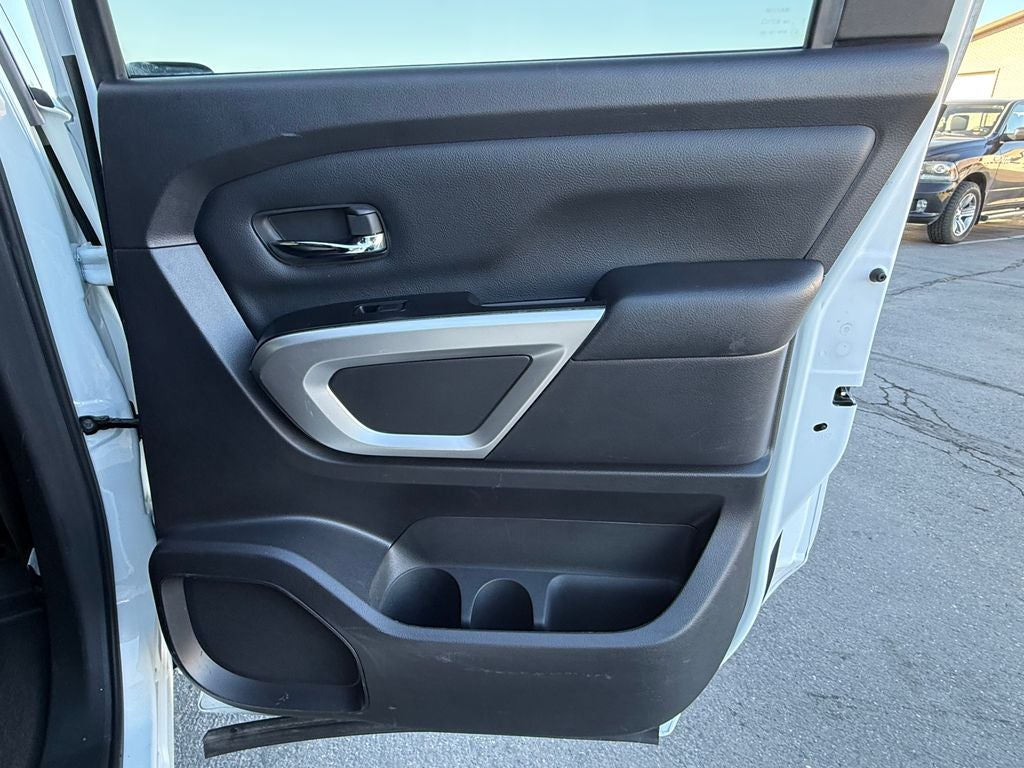 2023 Nissan Titan SV