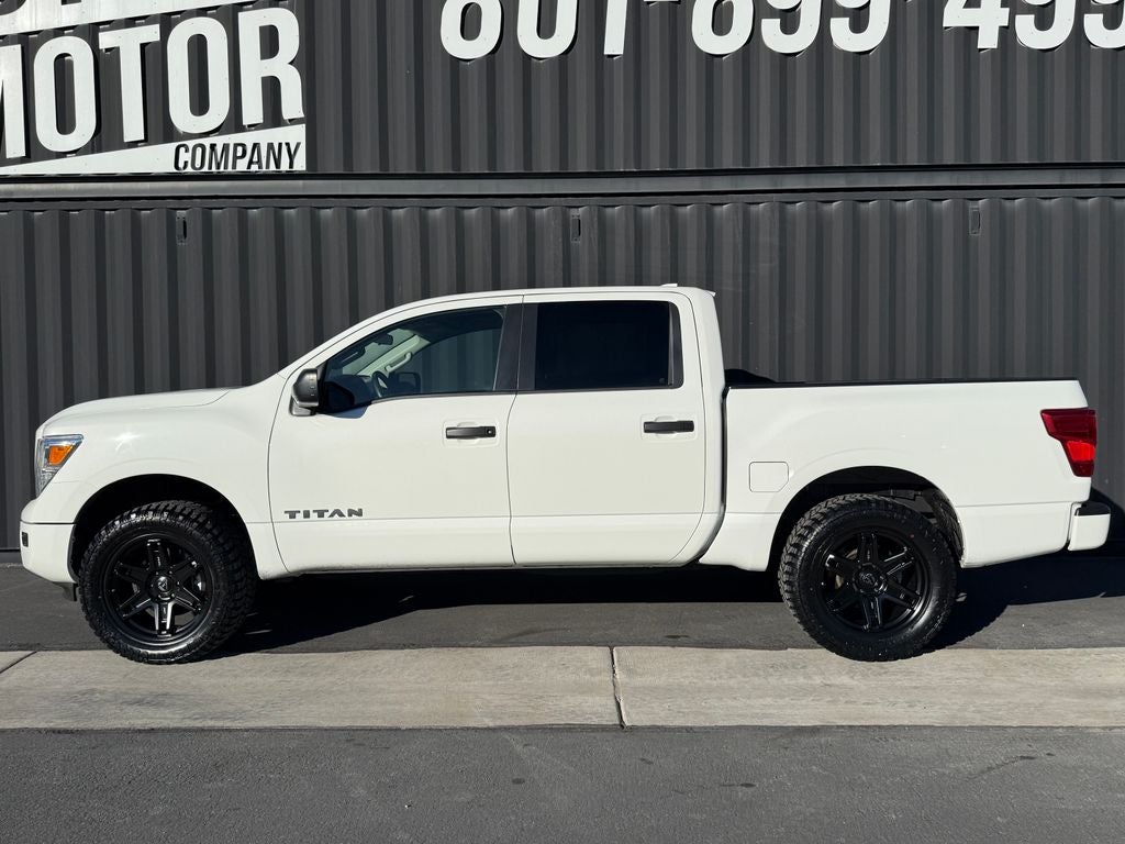 2023 Nissan Titan SV