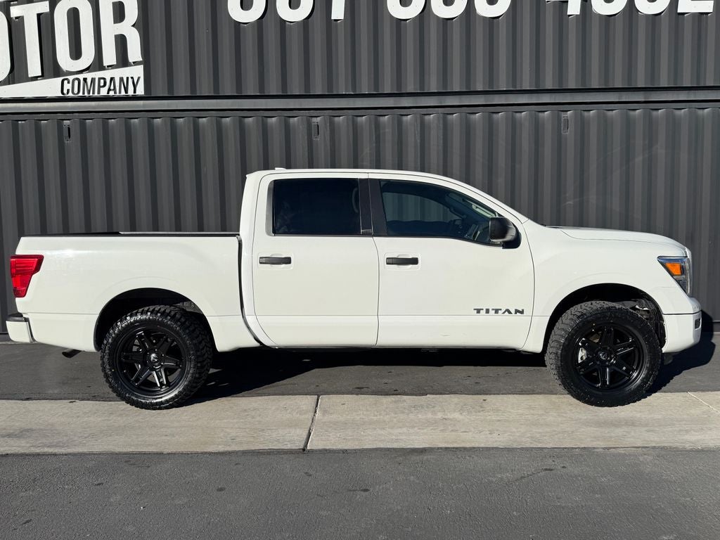 2023 Nissan Titan SV