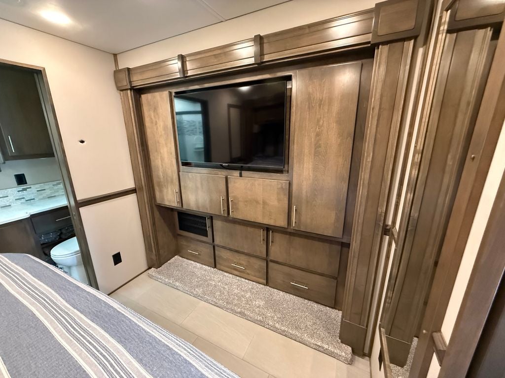 2023 Frieghtliner Renegade RV