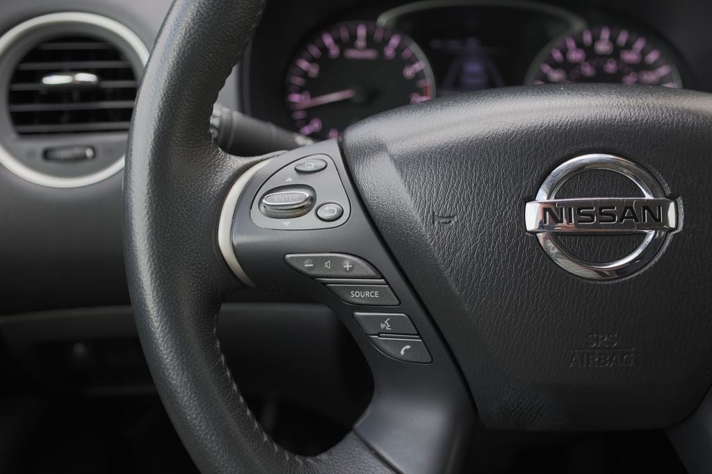 2017 Nissan Pathfinder SV