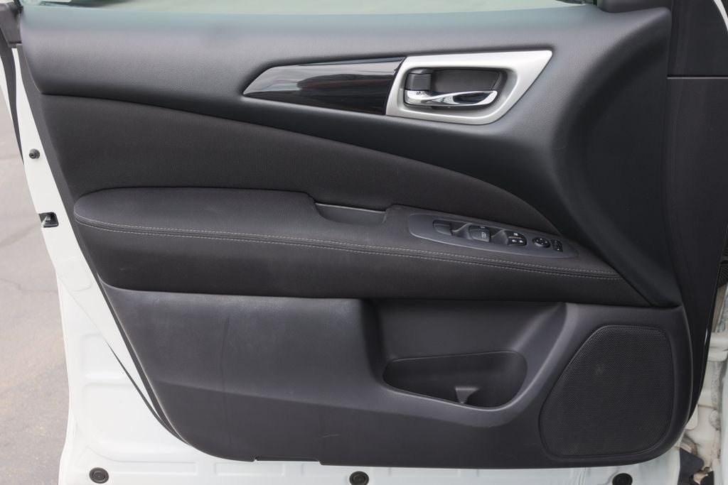 2017 Nissan Pathfinder SV