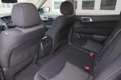 2017 Nissan Pathfinder SV