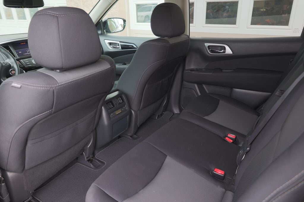 2017 Nissan Pathfinder SV