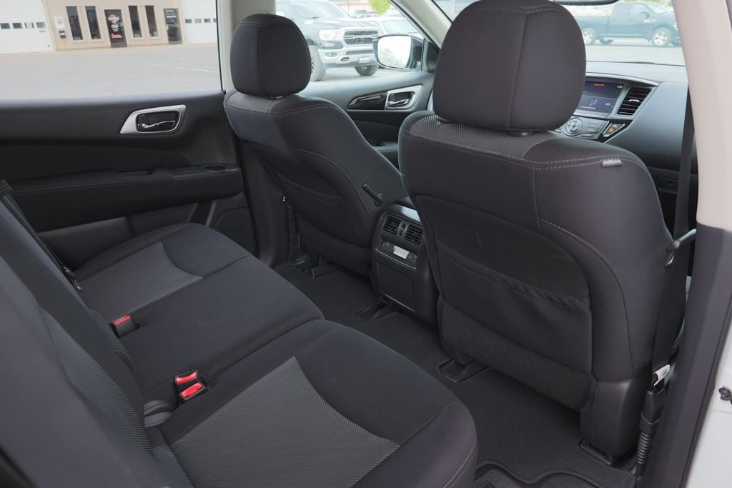 2017 Nissan Pathfinder SV