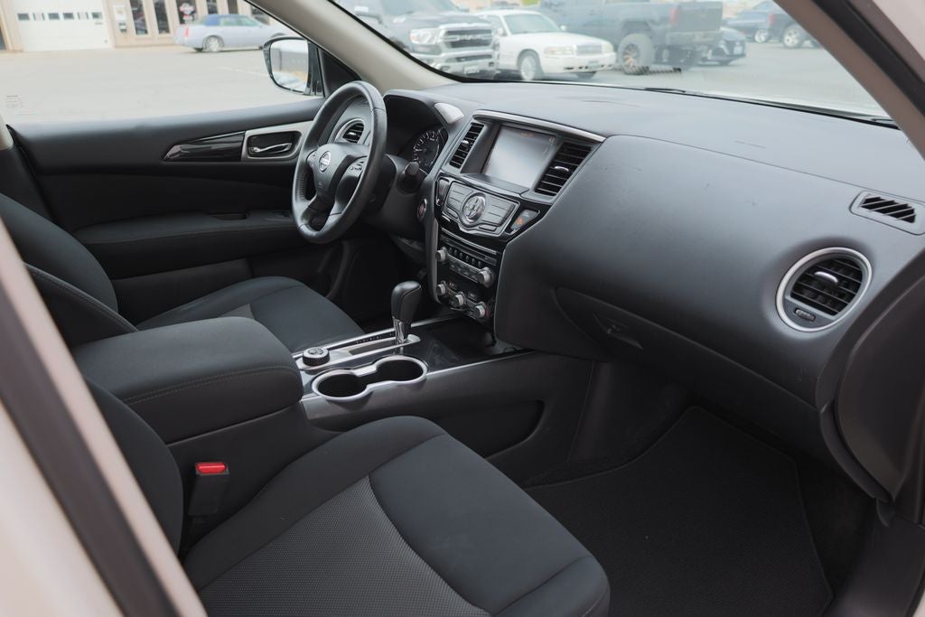 2017 Nissan Pathfinder SV