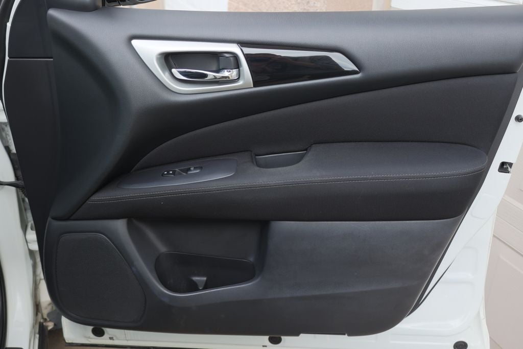 2017 Nissan Pathfinder SV