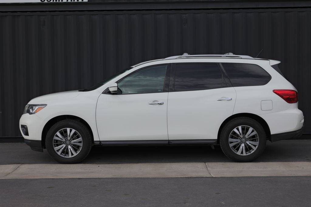 2017 Nissan Pathfinder SV
