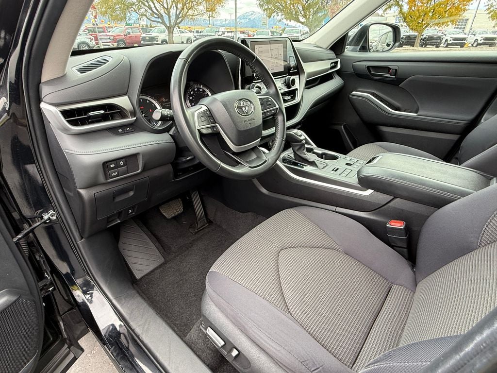 2024 Toyota Highlander LE