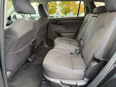 2024 Toyota Highlander LE