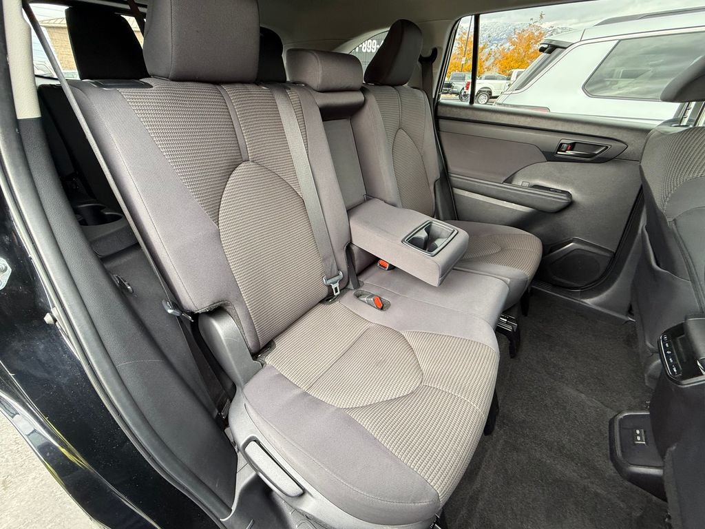 2024 Toyota Highlander LE