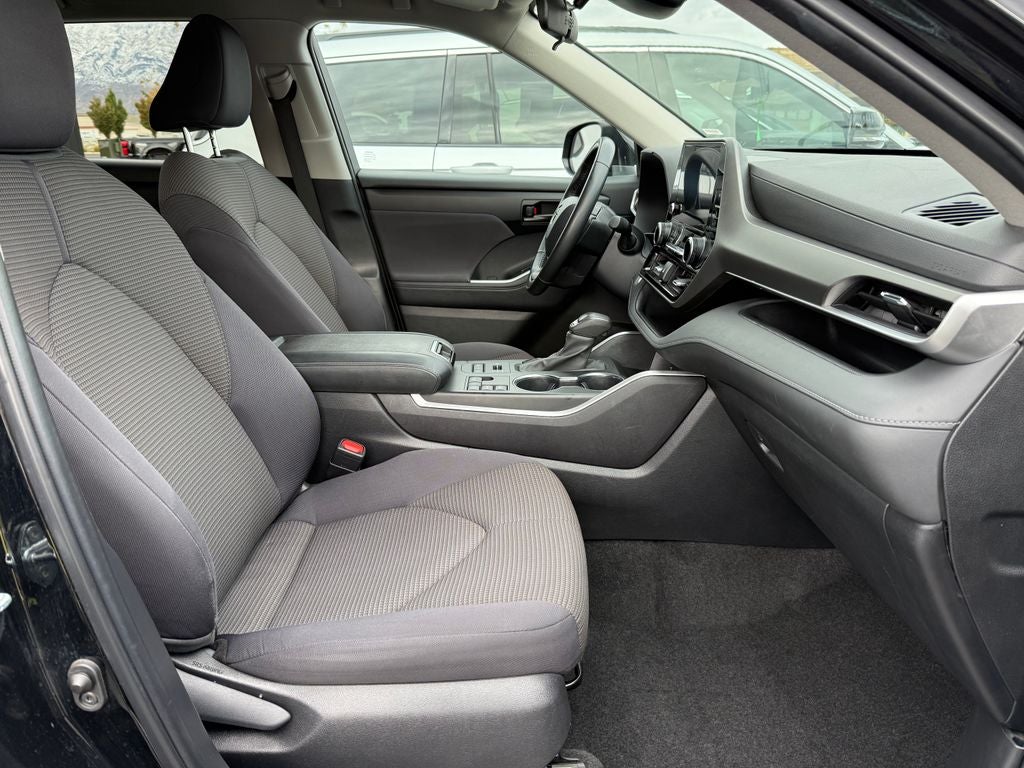 2024 Toyota Highlander LE