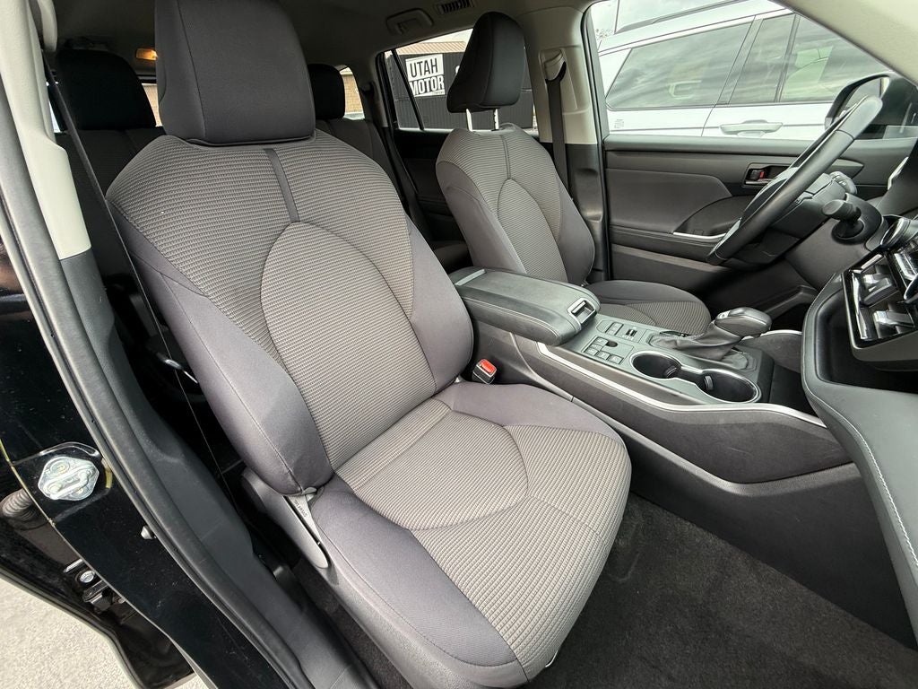 2024 Toyota Highlander LE