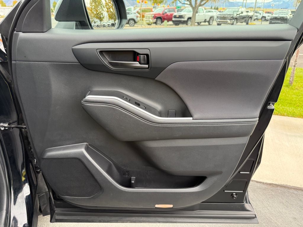 2024 Toyota Highlander LE