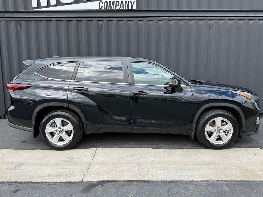 2024 Toyota Highlander LE