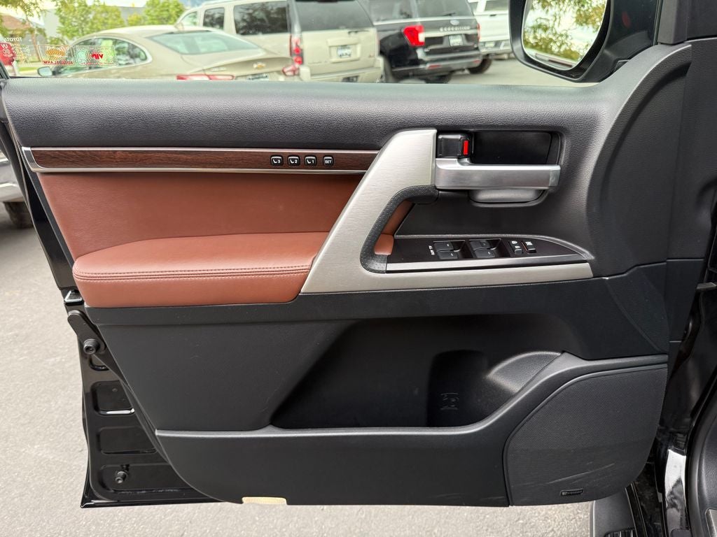 2019 Toyota Land Cruiser Base