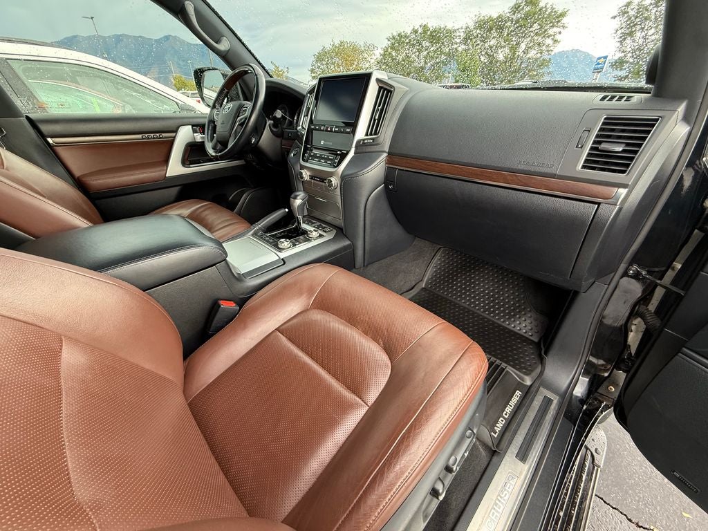 2019 Toyota Land Cruiser Base