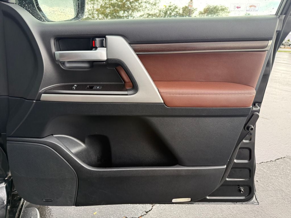 2019 Toyota Land Cruiser Base